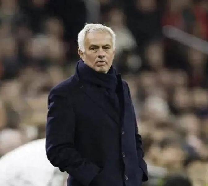 阿贾克斯发布备战花絮，赛后绝杀压哨，欧冠任务艰巨，年轻球员得到机会的简单介绍-牛牛娱乐